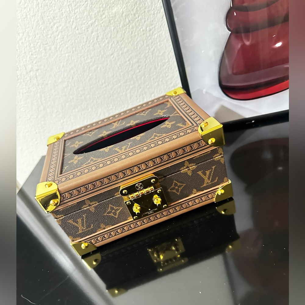Brown Pattern Tissue Holder with Gold Accents for Coffee Table, Buffet Table - Picture 4 of 12